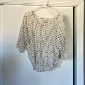Old navy size M key design blouse.